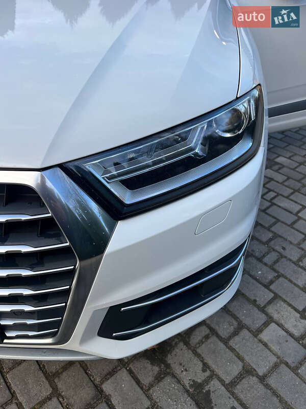 Позашляховик / Кросовер Audi Q7 2016 в Львові