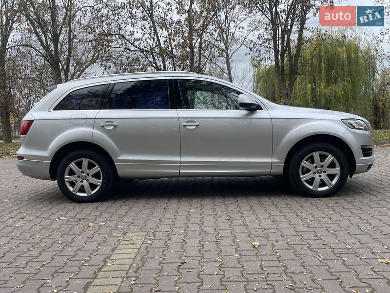 Позашляховик / Кросовер Audi Q7 2009 в Миргороді