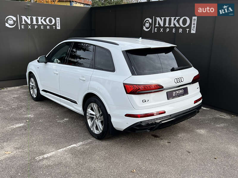 Позашляховик / Кросовер Audi Q7 2022 в Львові