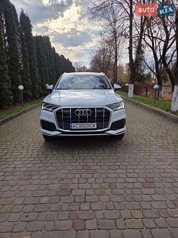 Позашляховик / Кросовер Audi Q7 2021 в Луцьку