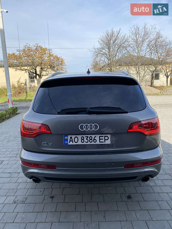 Позашляховик / Кросовер Audi Q7 2011 в Виноградові