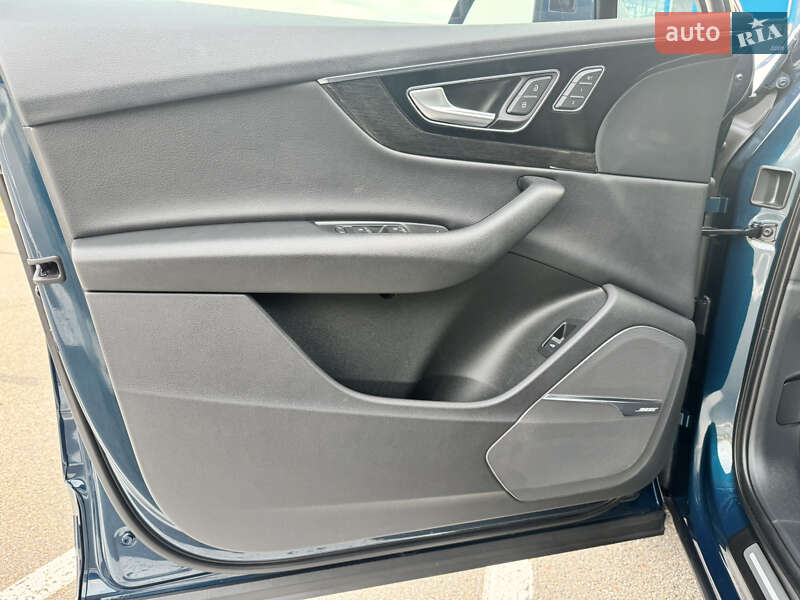 Позашляховик / Кросовер Audi Q7 2018 в Києві