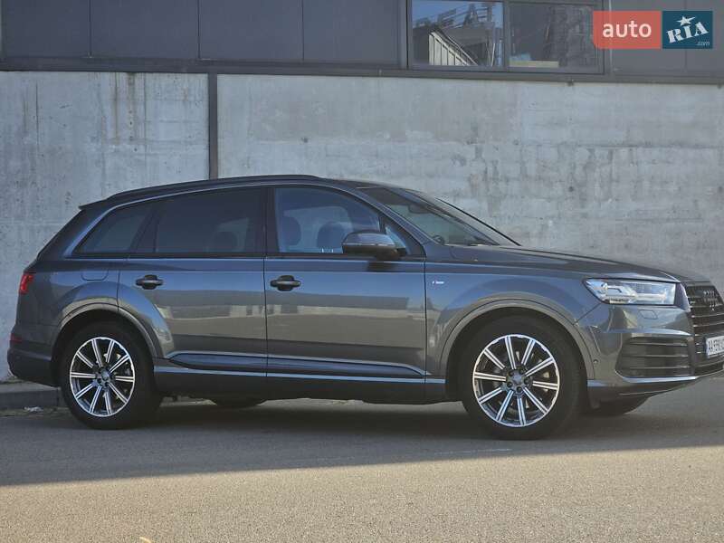 Внедорожник / Кроссовер Audi Q7 2019 в Киеве