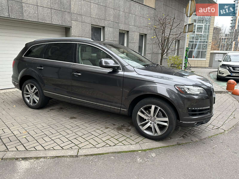 Внедорожник / Кроссовер Audi Q7 2015 в Киеве