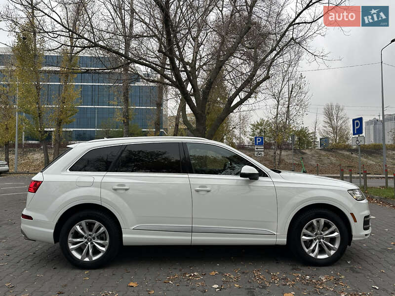 Внедорожник / Кроссовер Audi Q7 2017 в Киеве