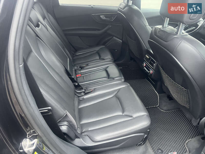 Внедорожник / Кроссовер Audi Q7 2016 в Киеве