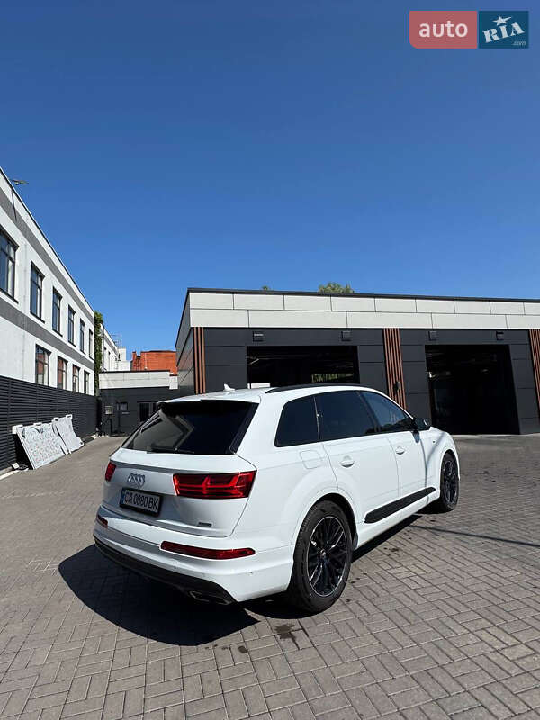 Внедорожник / Кроссовер Audi Q7 2017 в Черкассах
