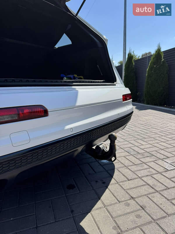 Внедорожник / Кроссовер Audi Q7 2017 в Черкассах