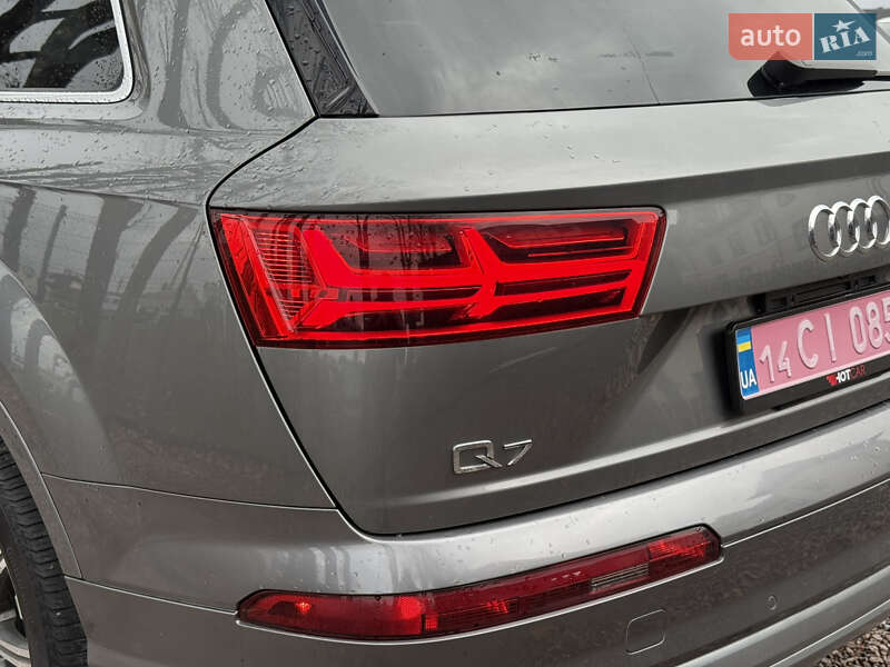 Позашляховик / Кросовер Audi Q7 2016 в Стрию