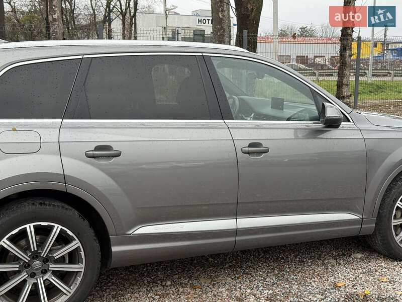 Позашляховик / Кросовер Audi Q7 2016 в Стрию