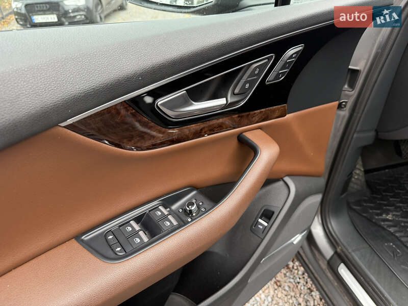 Позашляховик / Кросовер Audi Q7 2016 в Стрию