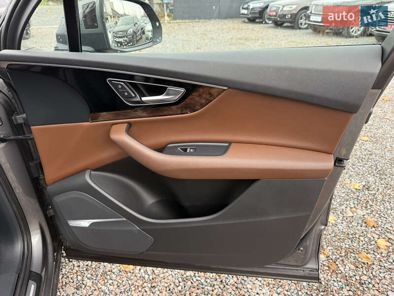 Позашляховик / Кросовер Audi Q7 2016 в Стрию