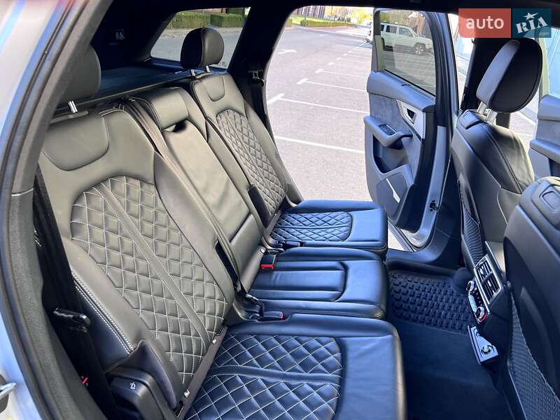 Позашляховик / Кросовер Audi Q7 2017 в Києві