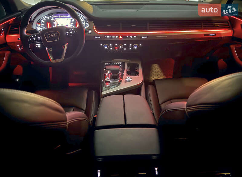 Внедорожник / Кроссовер Audi Q7 2016 в Киеве