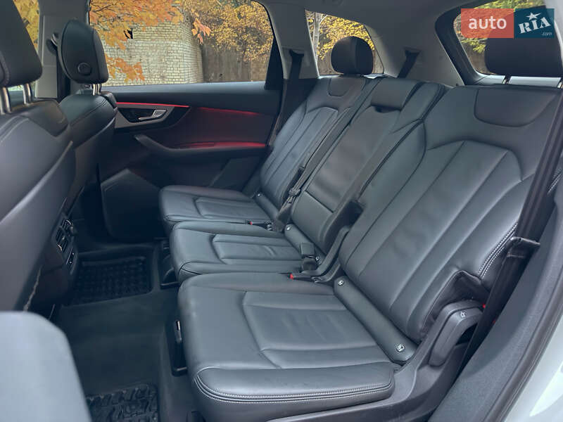 Внедорожник / Кроссовер Audi Q7 2016 в Киеве