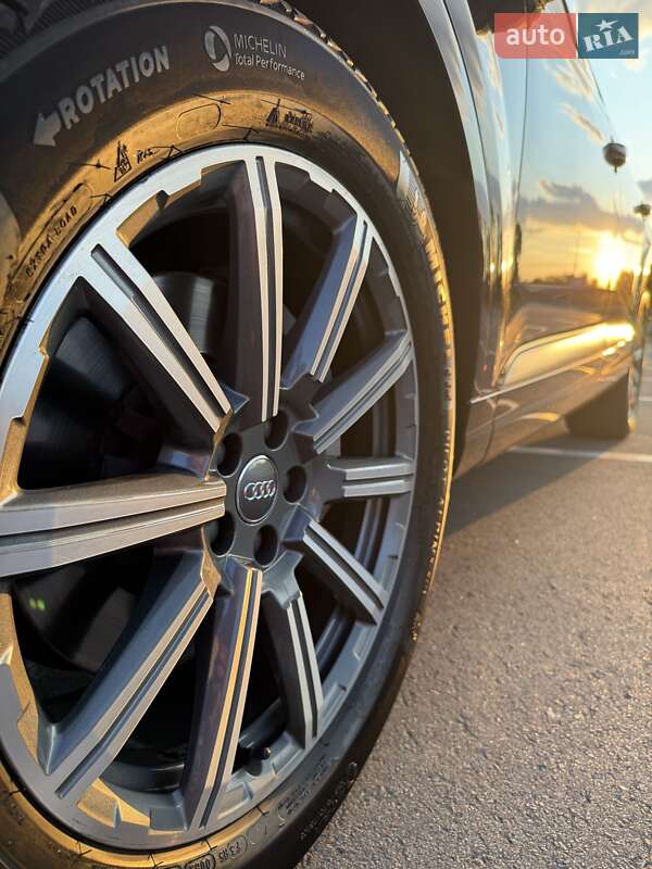 Внедорожник / Кроссовер Audi Q7 2019 в Киеве