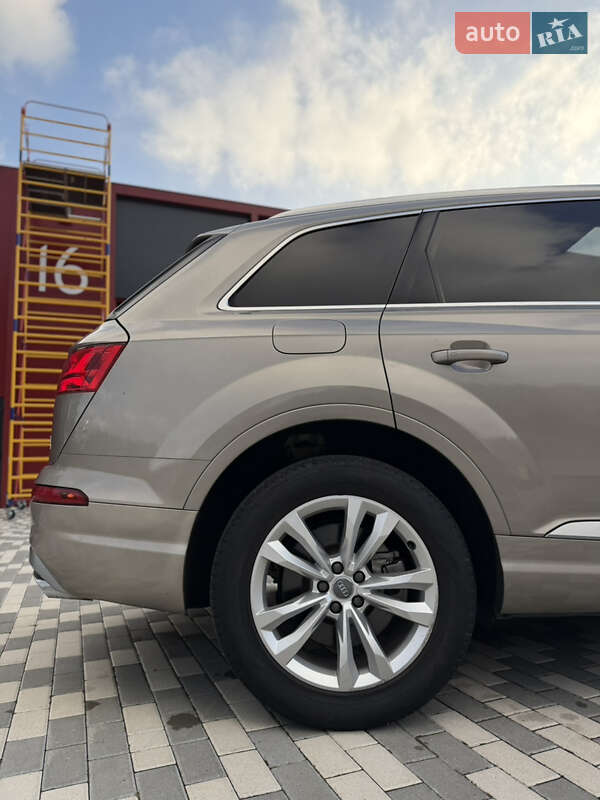Позашляховик / Кросовер Audi Q7 2017 в Львові