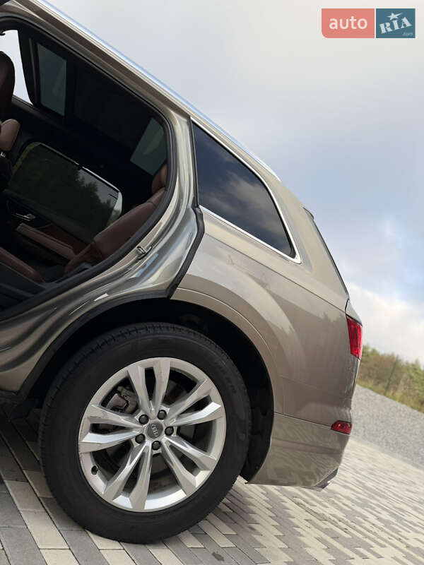 Позашляховик / Кросовер Audi Q7 2017 в Львові