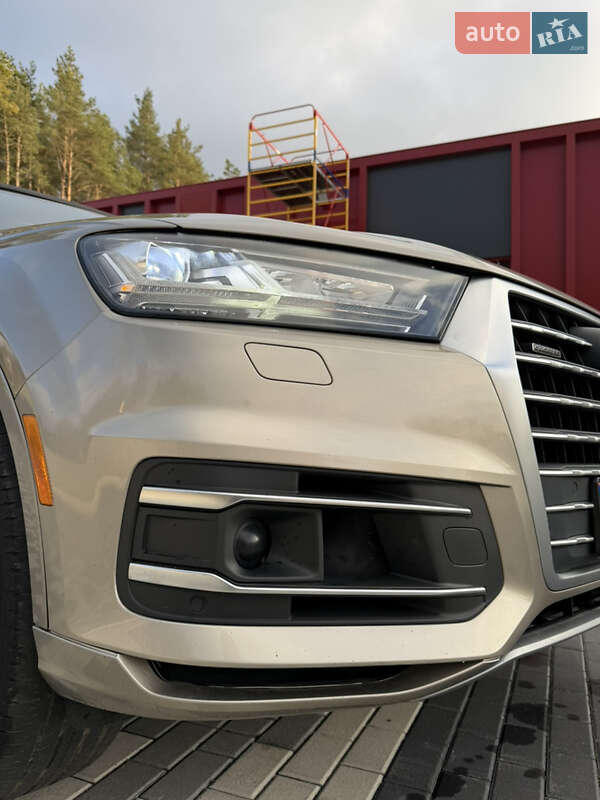 Позашляховик / Кросовер Audi Q7 2017 в Львові