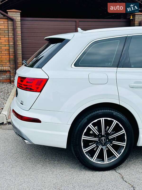 Внедорожник / Кроссовер Audi Q7 2016 в Днепре