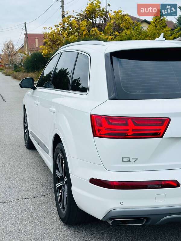 Внедорожник / Кроссовер Audi Q7 2016 в Днепре
