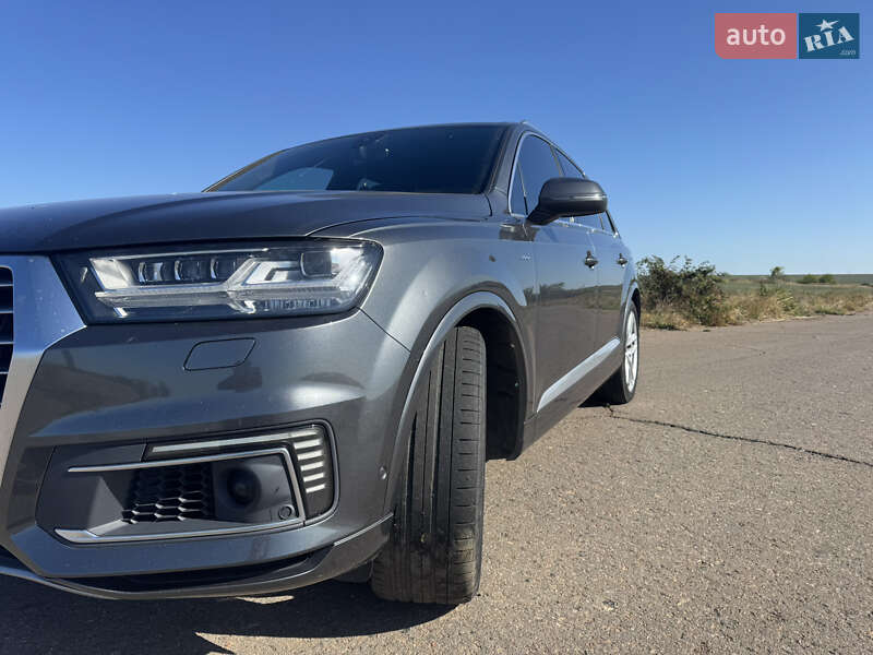 Позашляховик / Кросовер Audi Q7 2016 в Львові