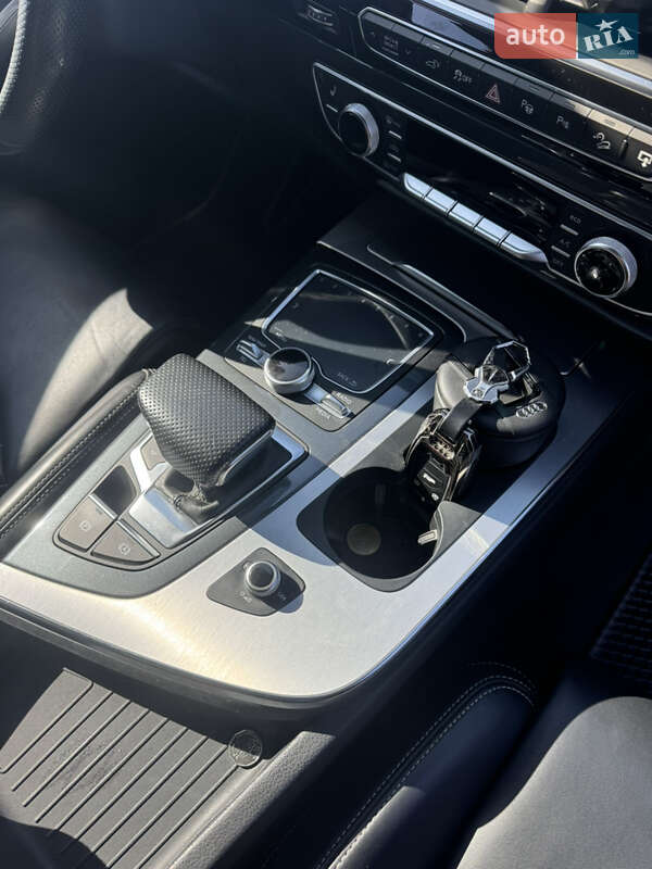 Позашляховик / Кросовер Audi Q7 2016 в Львові