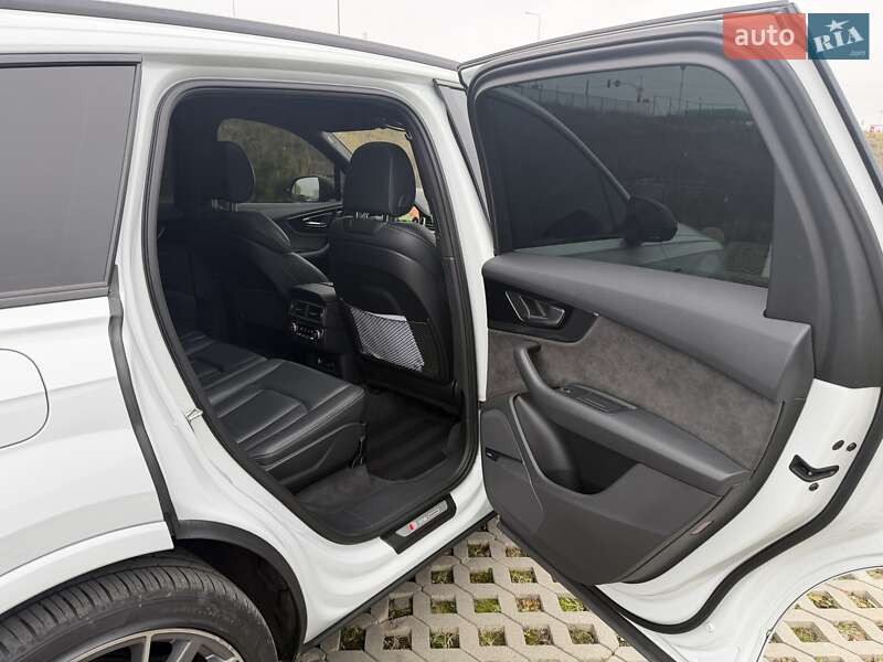 Позашляховик / Кросовер Audi Q7 2017 в Хмельницькому