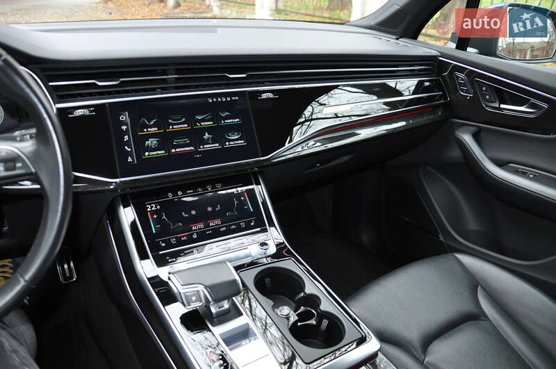 Позашляховик / Кросовер Audi Q7 2020 в Чернівцях