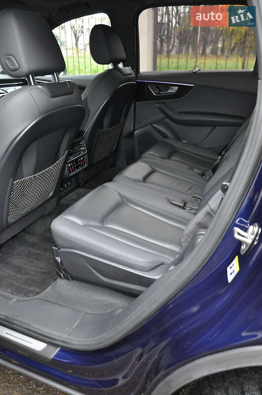 Позашляховик / Кросовер Audi Q7 2020 в Чернівцях