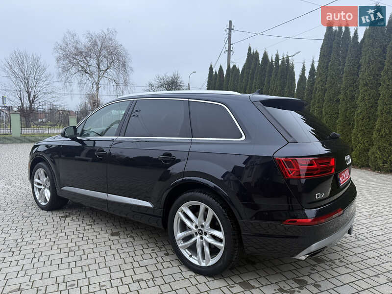Позашляховик / Кросовер Audi Q7 2017 в Львові