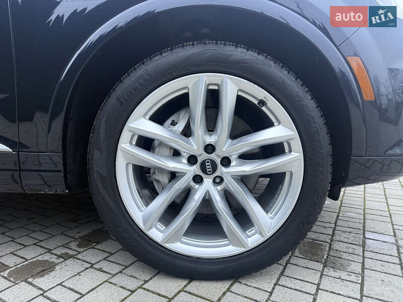 Позашляховик / Кросовер Audi Q7 2017 в Львові