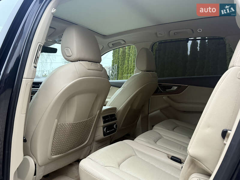 Позашляховик / Кросовер Audi Q7 2017 в Львові