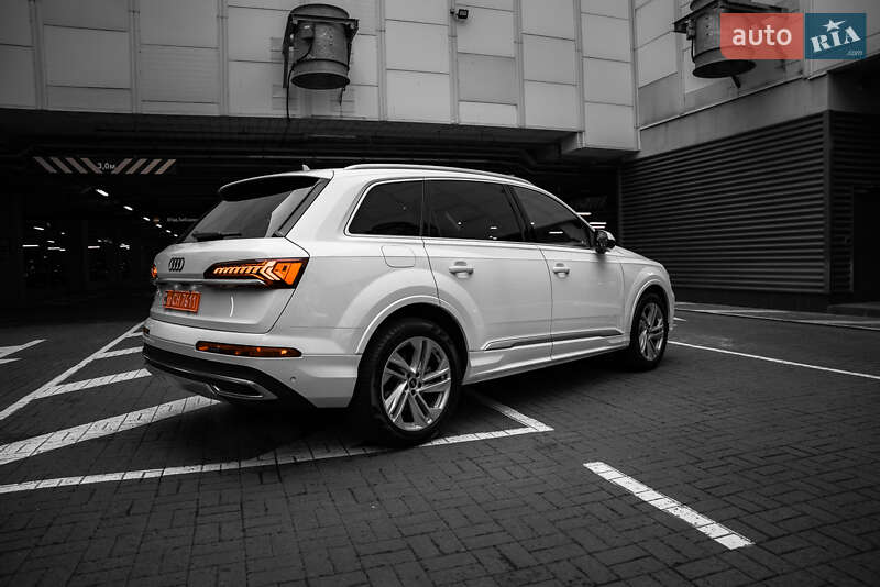 Позашляховик / Кросовер Audi Q7 2021 в Києві