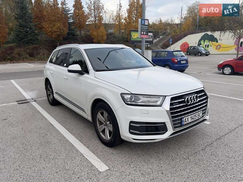 Позашляховик / Кросовер Audi Q7 2017 в Ужгороді