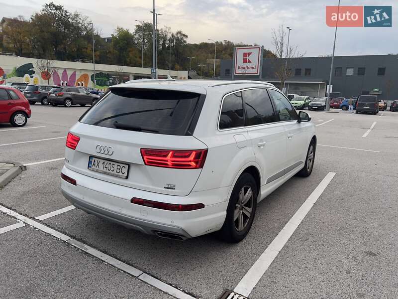 Позашляховик / Кросовер Audi Q7 2017 в Ужгороді