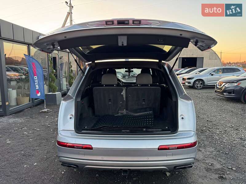 Позашляховик / Кросовер Audi Q7 2017 в Луцьку