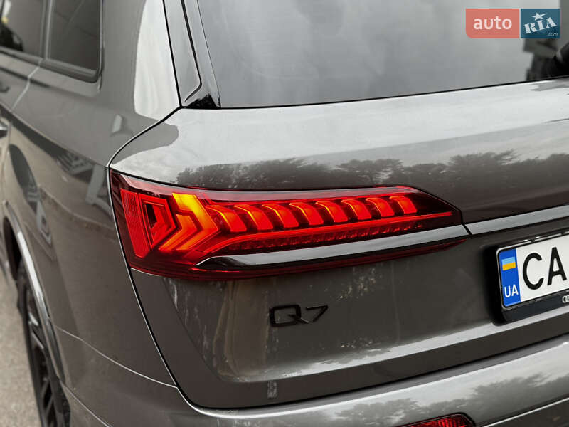 Позашляховик / Кросовер Audi Q7 2021 в Києві