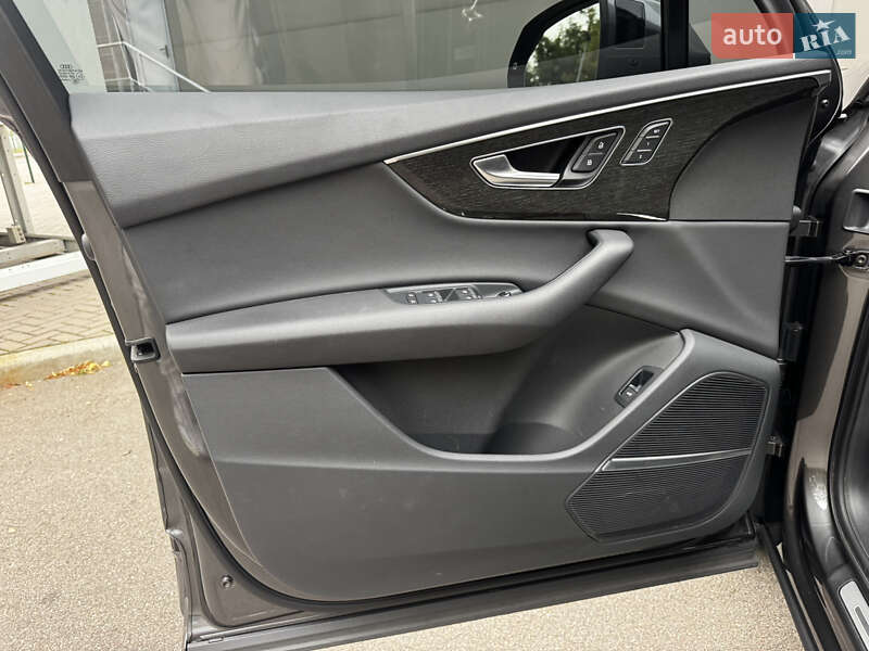 Позашляховик / Кросовер Audi Q7 2021 в Києві