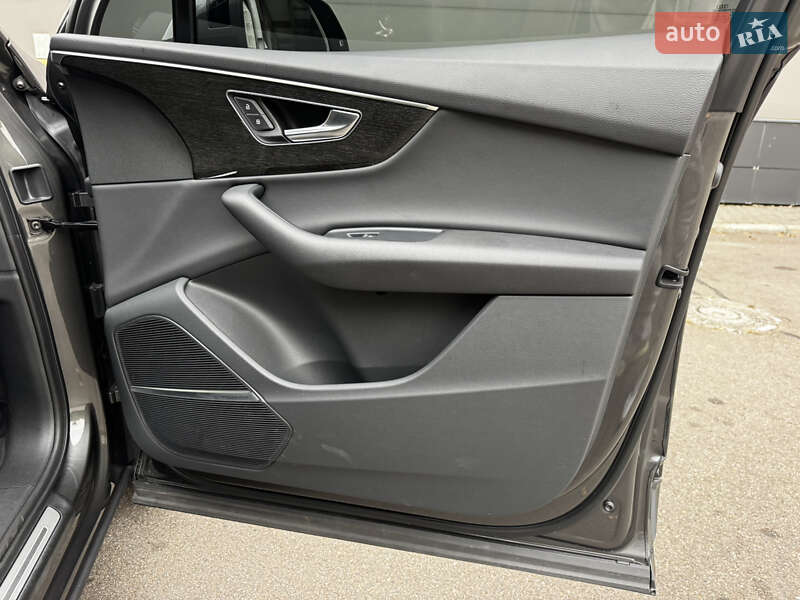 Позашляховик / Кросовер Audi Q7 2021 в Києві