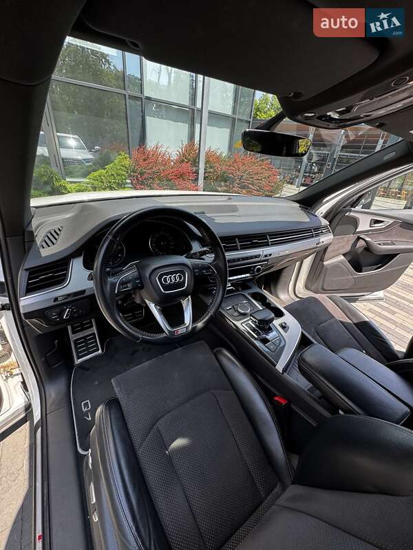 Позашляховик / Кросовер Audi Q7 2017 в Києві