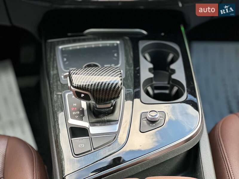 Позашляховик / Кросовер Audi Q7 2018 в Луцьку
