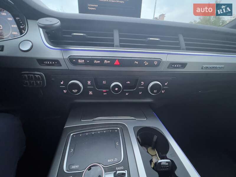 Позашляховик / Кросовер Audi Q7 2017 в Ужгороді