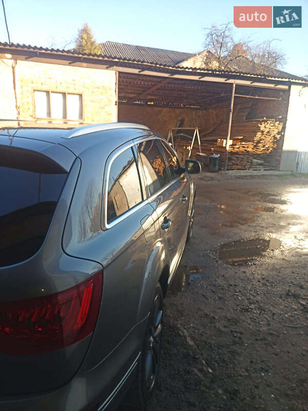 Внедорожник / Кроссовер Audi Q7 2011 в Нововолынске