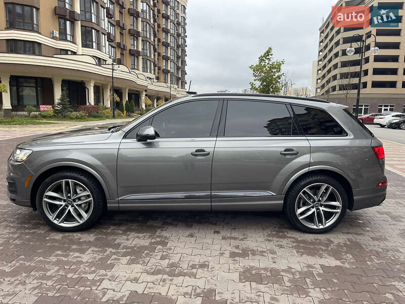 Внедорожник / Кроссовер Audi Q7 2016 в Киеве