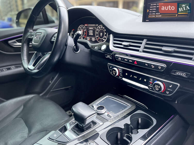 Внедорожник / Кроссовер Audi Q7 2016 в Киеве