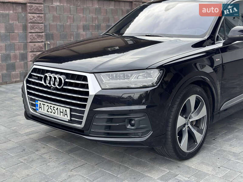 Позашляховик / Кросовер Audi Q7 2017 в Рівному