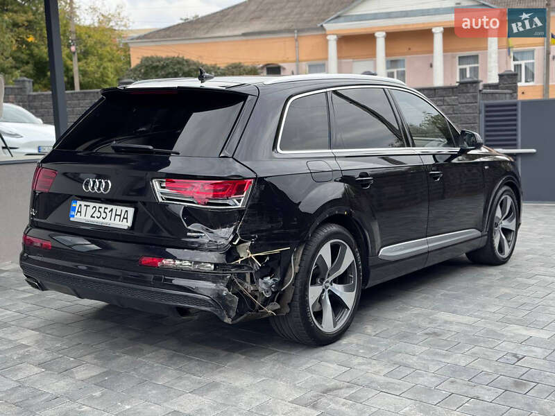 Позашляховик / Кросовер Audi Q7 2017 в Рівному