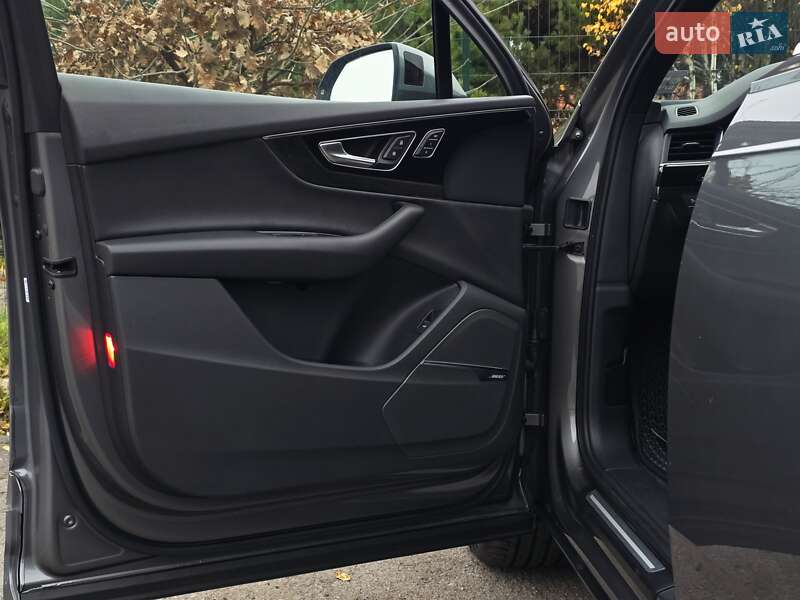 Позашляховик / Кросовер Audi Q7 2016 в Хмельницькому