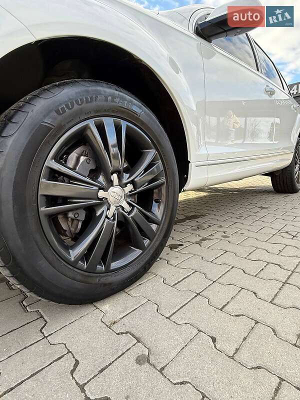 Внедорожник / Кроссовер Audi Q7 2010 в Косове